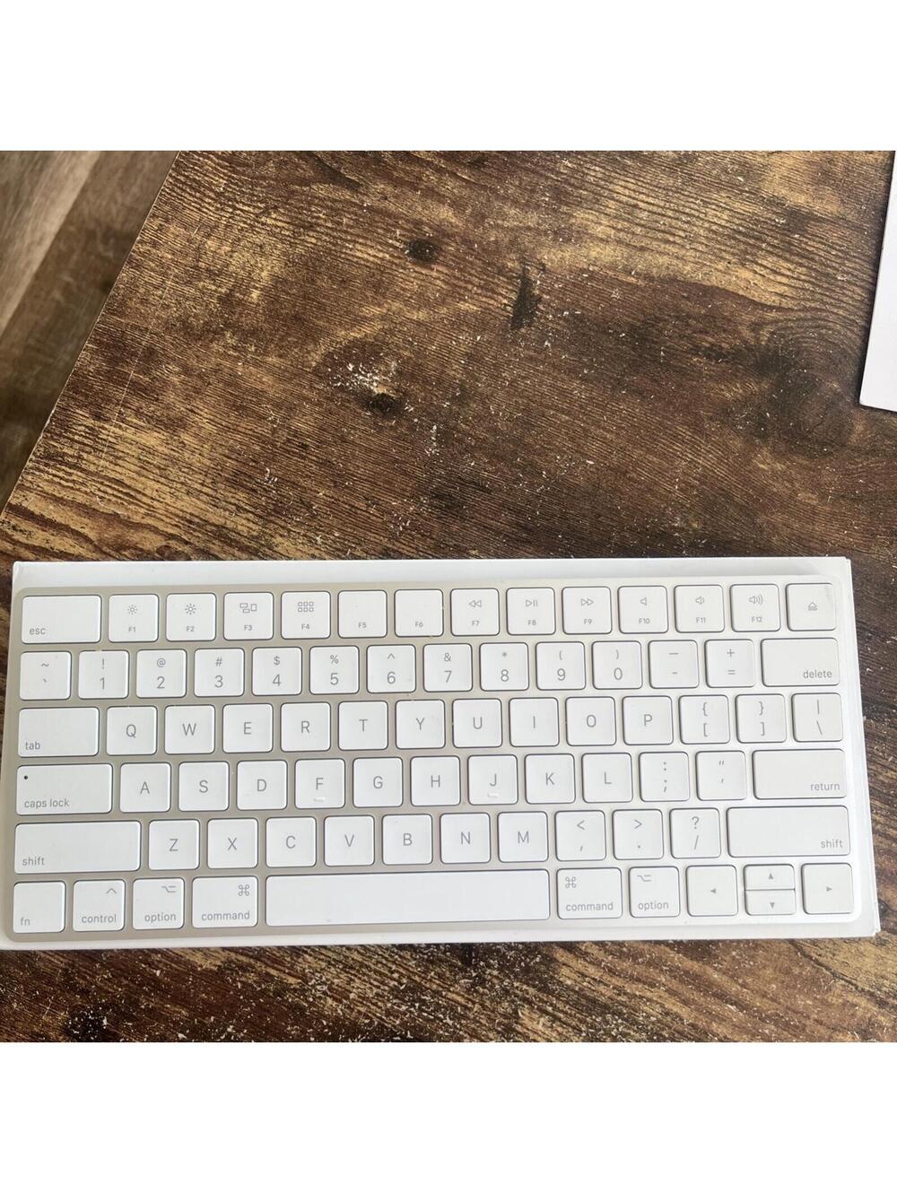 Apple Magic Keyboard Wireless Bluetooth Model A1644 - Silver (MLA22LL/A) TESTED✅